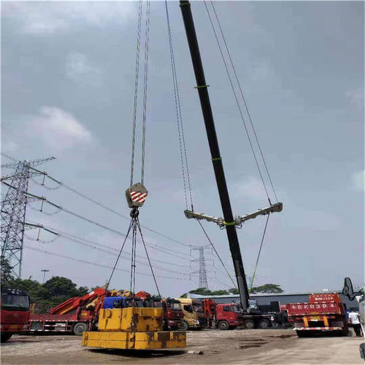彬村山华侨农场风电设备吊装